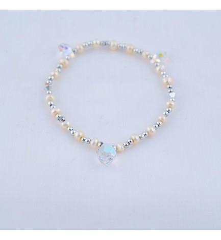 Adzo Designs Pearlsonality bracelet with freshwater pearls and swaroski crystals on stretch
